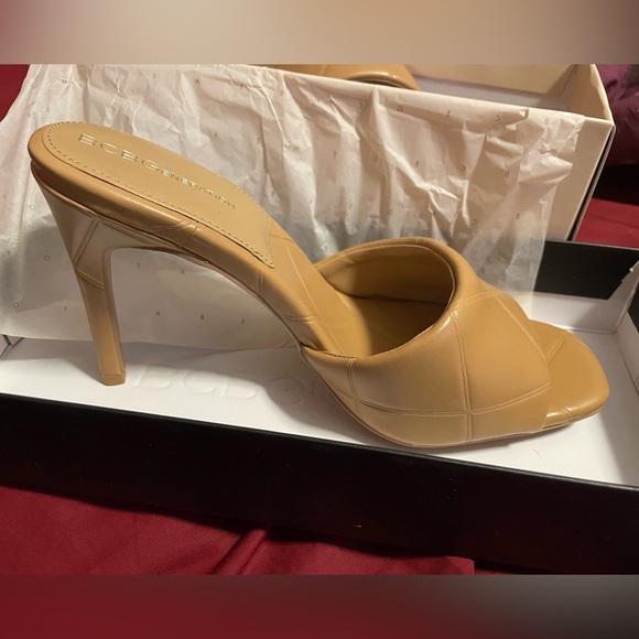 Neutral Tan High Heel Mules BCBG 8.5 - Picture 2 of 4